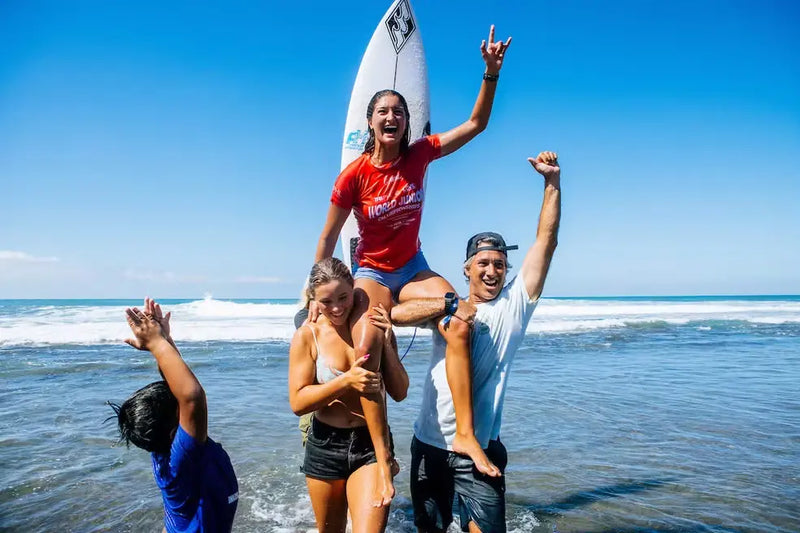 Brasileira Luana Silva é campeã do Mundial Júnior da WSL